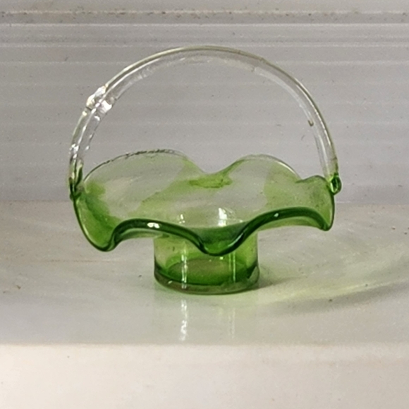 Vintage Miniature Dollhouse Green Glass Basket With Ruffled Edge and Clear Glass - Picture 2 of 16